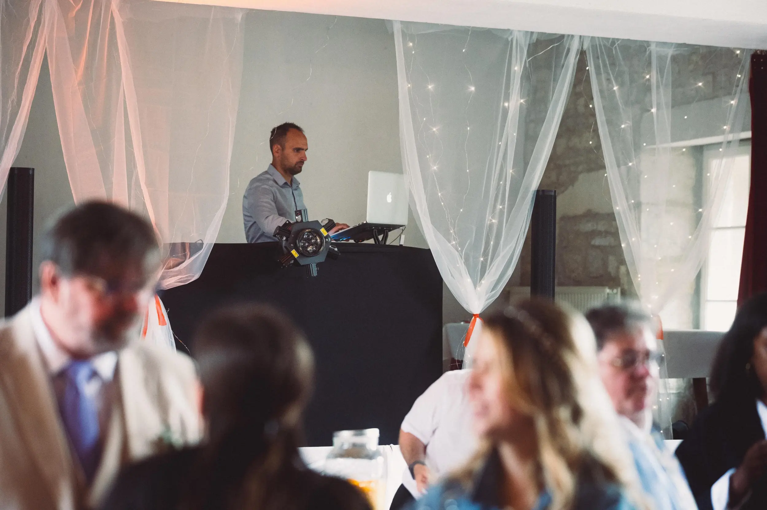 Installation DJ à la Salle des fêtes de Courcoury