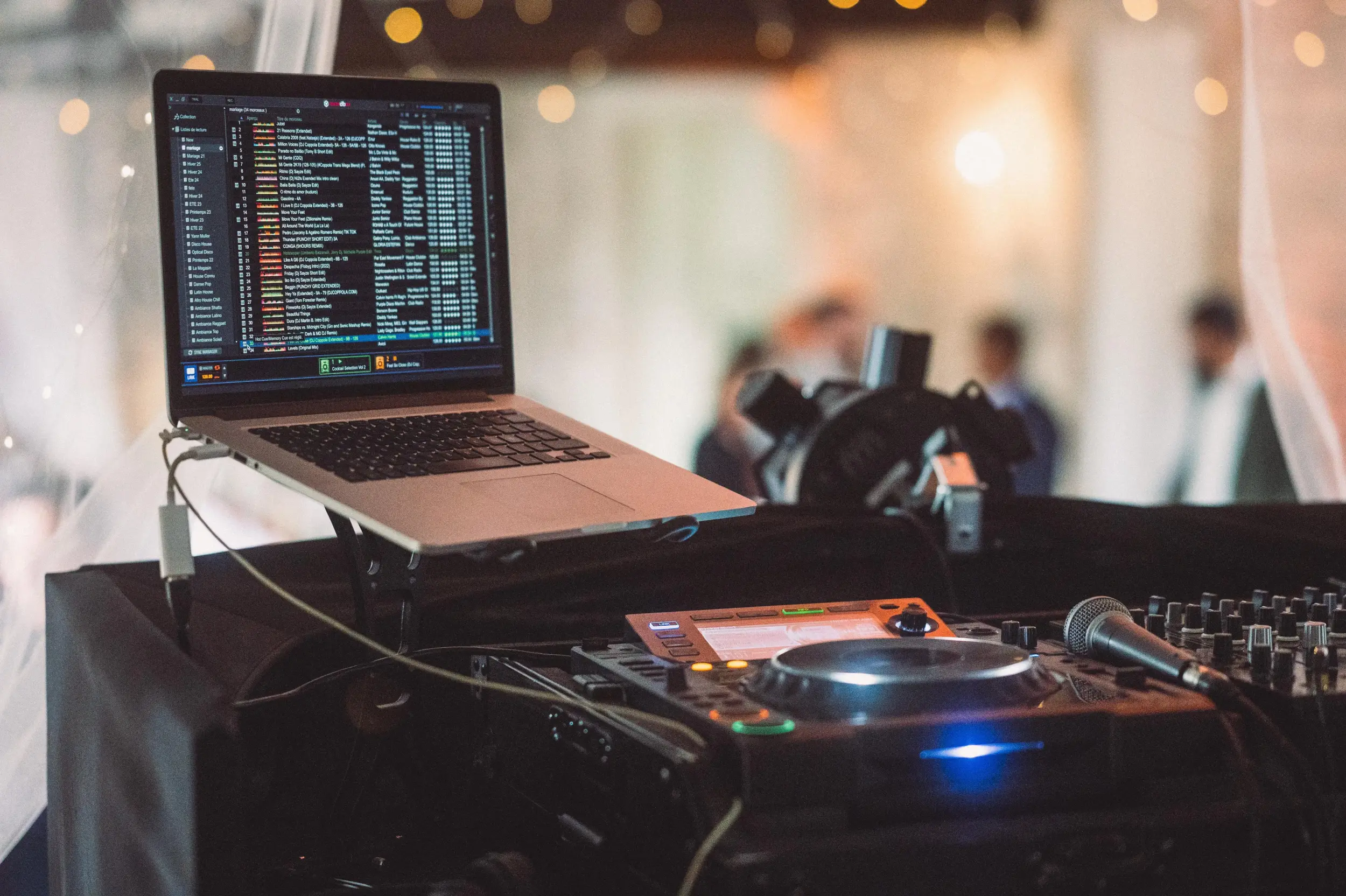 Régie DJ professionnelle avec platines Pioneer pour une soirée d'entreprise